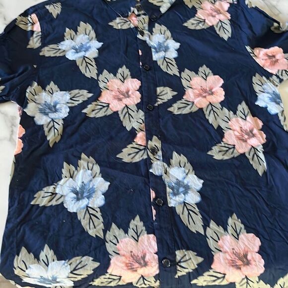 Guess Slim Fit Floral Button Down Tagged M Fits Small - Picture 2 of 9